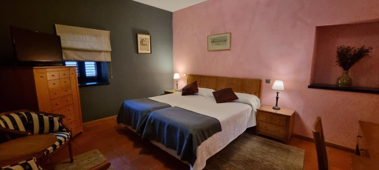 Hotel Sara De Ur La Cabrera Exteriér fotografie