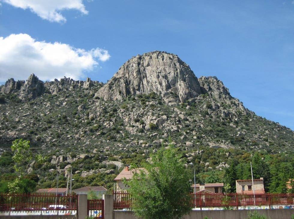 Hotel Sara De Ur La Cabrera Exteriér fotografie