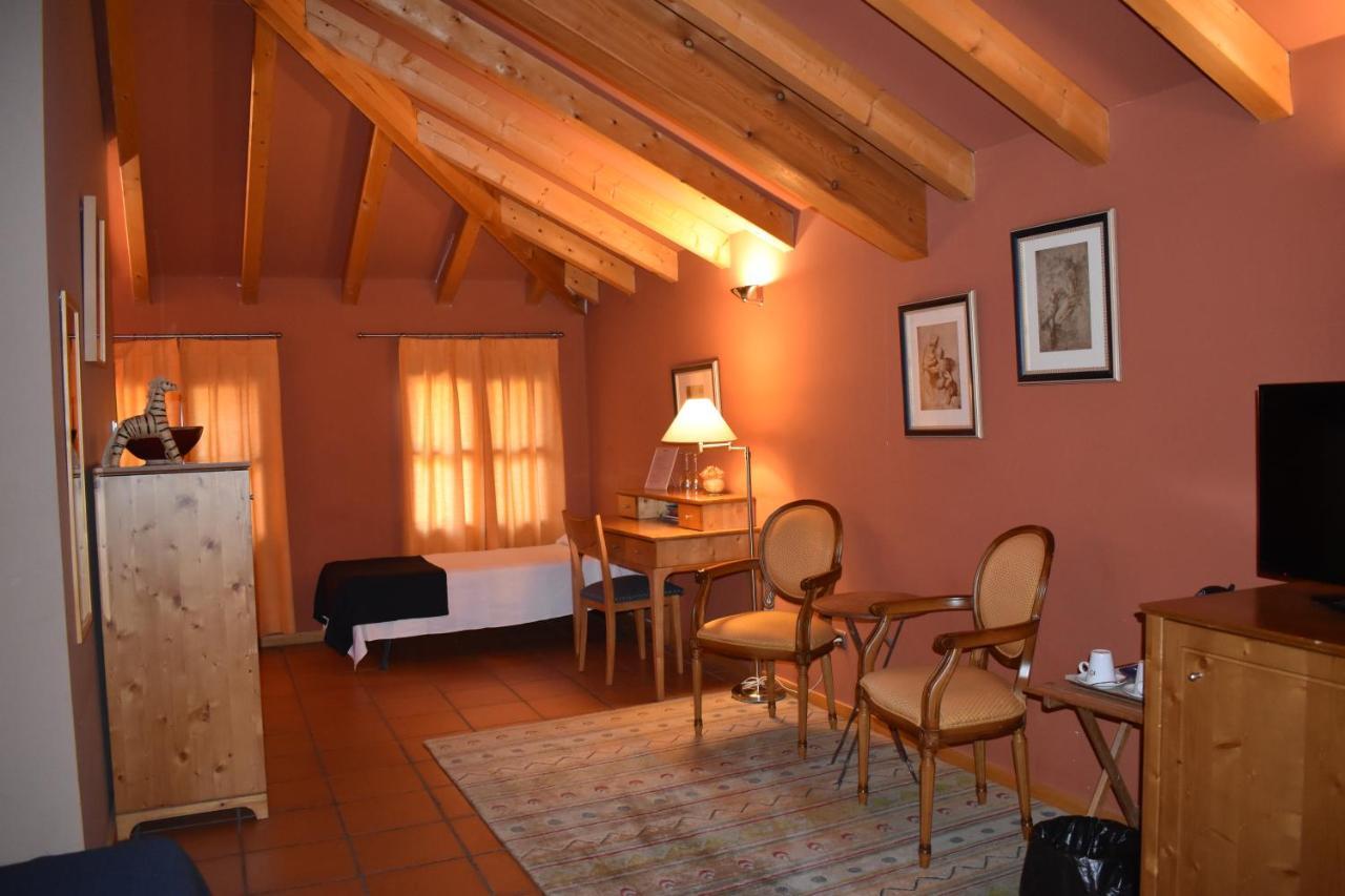 Hotel Sara De Ur La Cabrera Exteriér fotografie