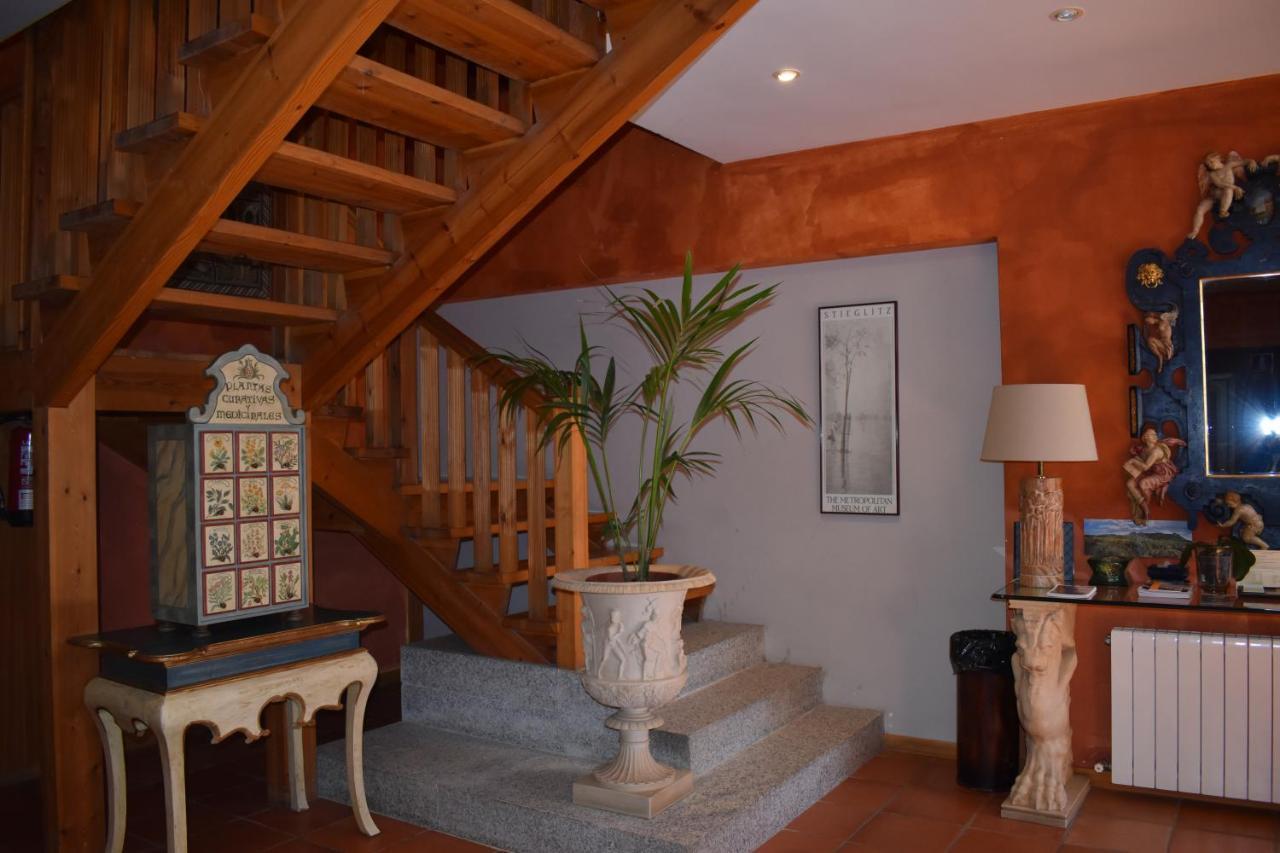 Hotel Sara De Ur La Cabrera Exteriér fotografie